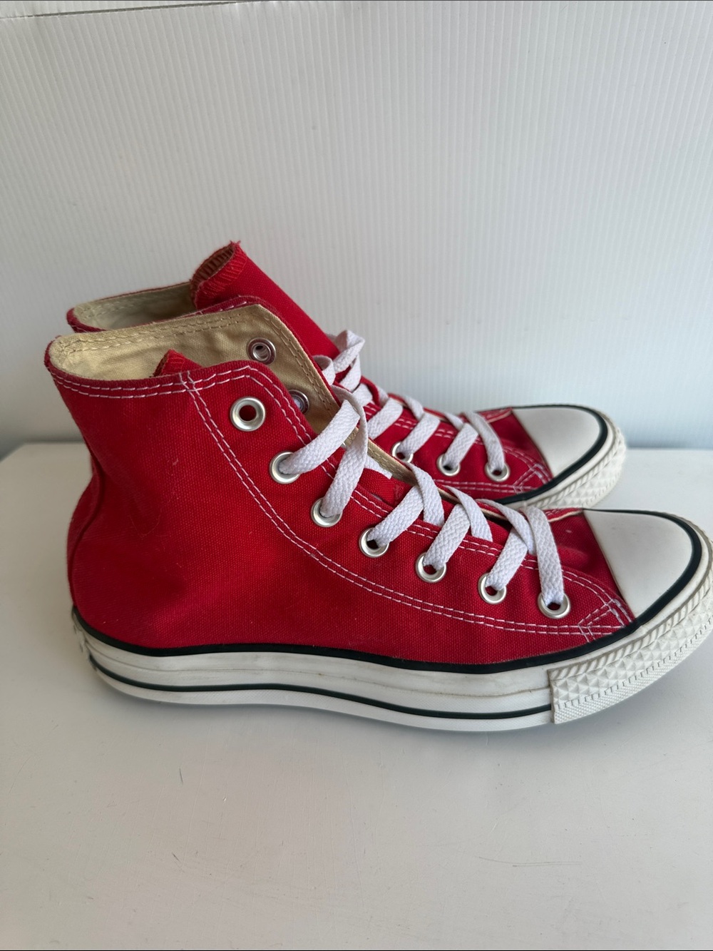 CONVERSE ALL-STAR, CHUCK TAYLOR, HIGH TOPS RED SIZE 6.5 MINIMAL WEAR - Picture 3 of 6